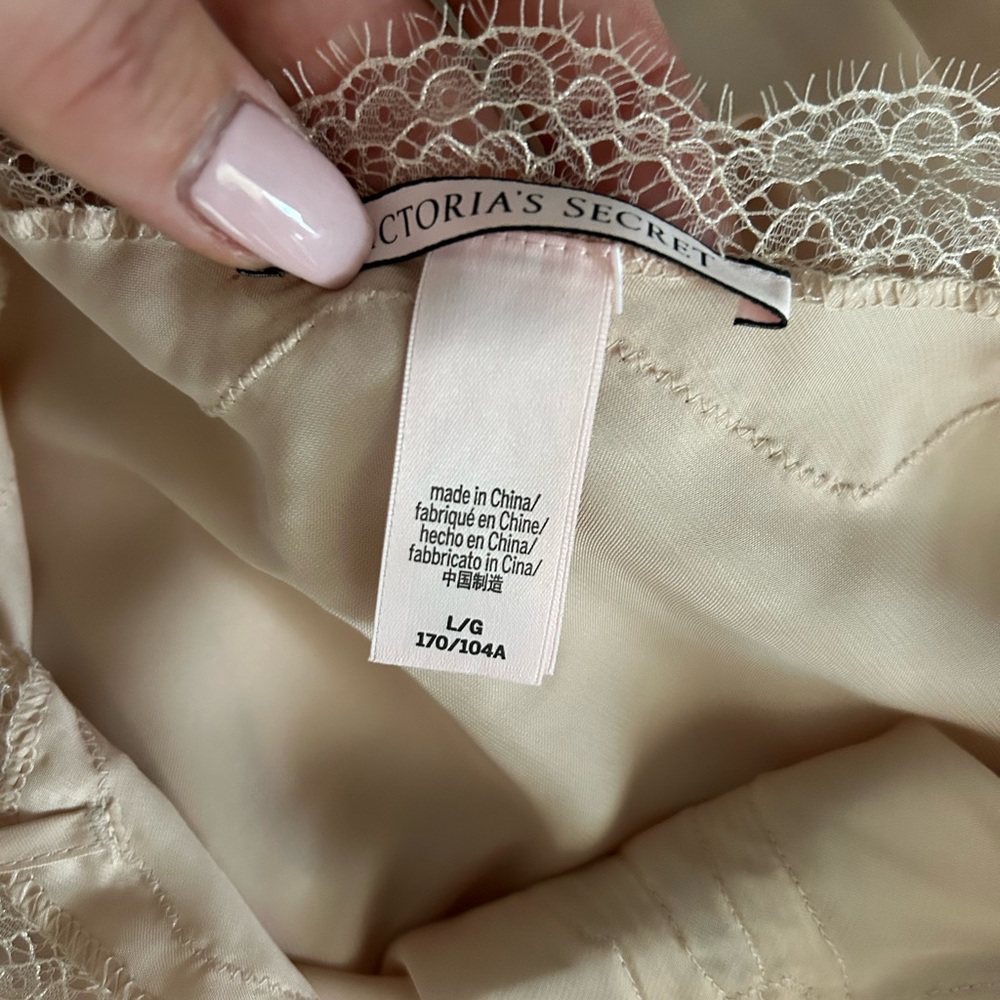 NEW Victoria’s Secret Satin Robe and Cami Set, L - Picture 4 of 9